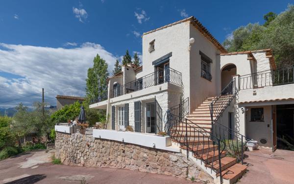 Maison à vendre    6 pièces •  Castagniers