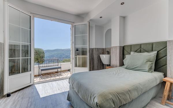 Maison à vendre    6 pièces •  Castagniers