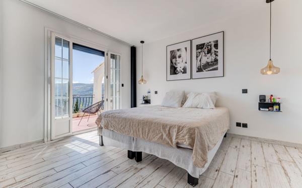 Maison à vendre    6 pièces •  Castagniers