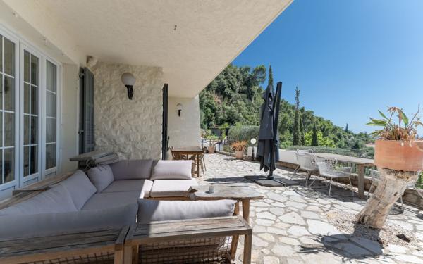 Maison à vendre    6 pièces •  Castagniers