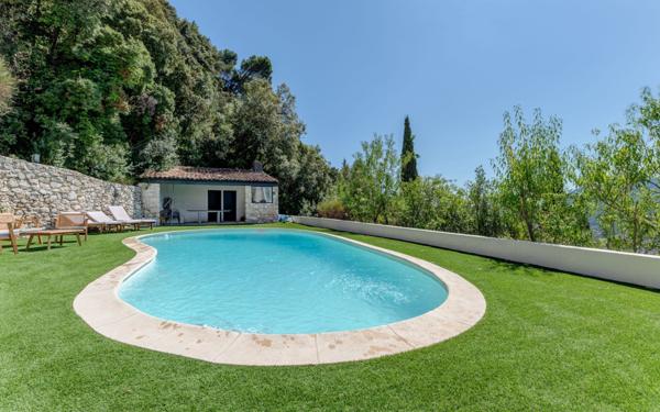 Maison à vendre    6 pièces •  Castagniers