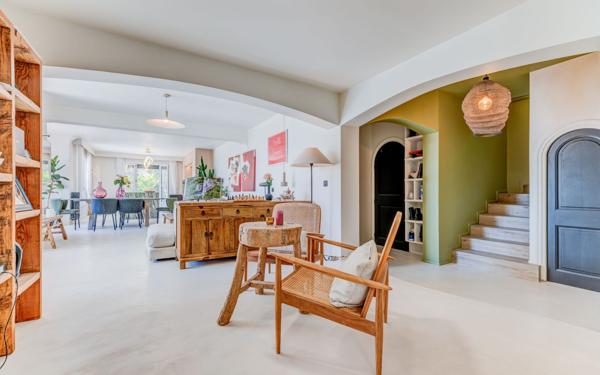 Maison à vendre    6 pièces •  Castagniers