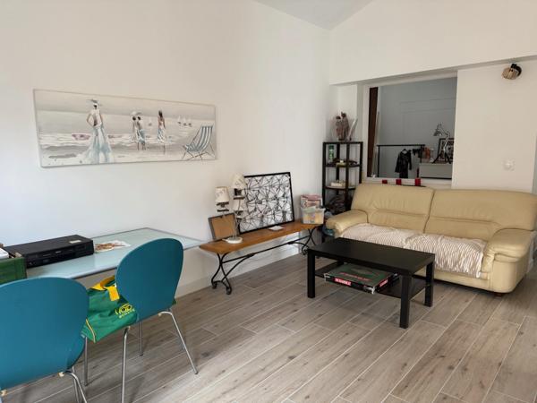 Villa rénovée vue mer à vendre LES ISSAMBRES (83)