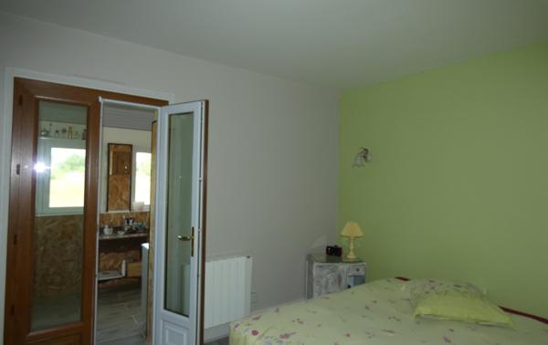TRES PROCHE SAUJON – MAISON AVEC QUATRES CHAMBRES SUR UN TERRAIN D’ENVIRON 1.900 M²