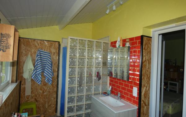TRES PROCHE SAUJON – MAISON AVEC QUATRES CHAMBRES SUR UN TERRAIN D’ENVIRON 1.900 M²