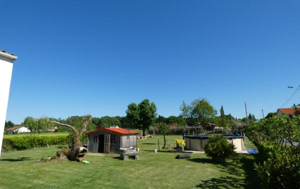 TRES PROCHE SAUJON – MAISON AVEC QUATRES CHAMBRES SUR UN TERRAIN D’ENVIRON 1.900 M²