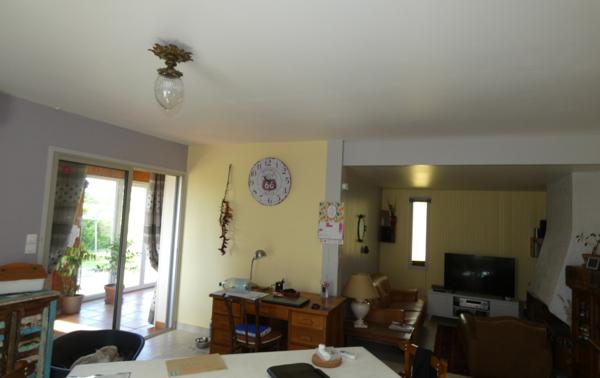 TRES PROCHE SAUJON – MAISON AVEC QUATRES CHAMBRES SUR UN TERRAIN D’ENVIRON 1.900 M²