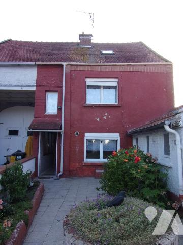 Maison semi-individuelle avec garage