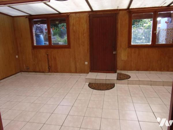 Maison semi-individuelle avec garage