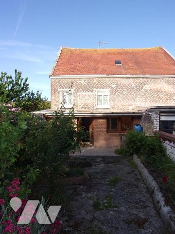 Maison semi-individuelle avec garage