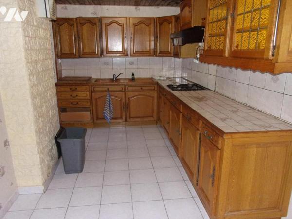 Maison semi-individuelle avec garage