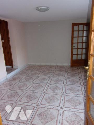 Maison semi-individuelle avec garage