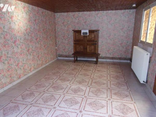 Maison semi-individuelle avec garage