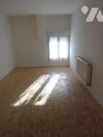 Maison semi-individuelle avec garage