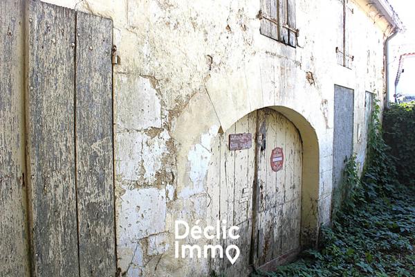 Vente maison en pierre Pont l'abbe d'arnoult, 120m² 2 pièces 69 800€ Charente-maritime