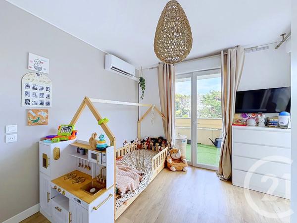 Appartement T2 à vendre  2 pièces - 45 m 2   VILLENEUVE LOUBET  - 06