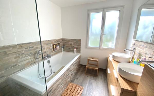 Maison à vendre    5 pièces •  Mézières-sur-Seine