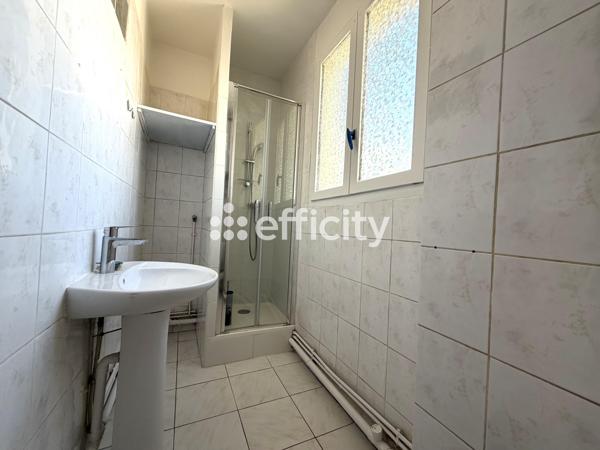 Appartement
         2 pièces
        - 36 m² 220 000 € *