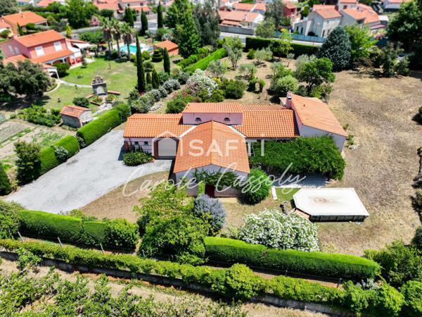 Villa spacieuse de 190m² environ  4 faces plain pied sur grand terrain arboré.