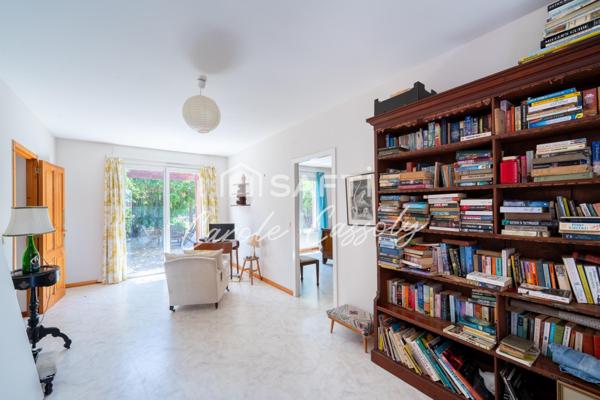 Villa spacieuse de 190m² environ  4 faces plain pied sur grand terrain arboré.