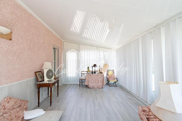 Villa spacieuse de 190m² environ  4 faces plain pied sur grand terrain arboré.