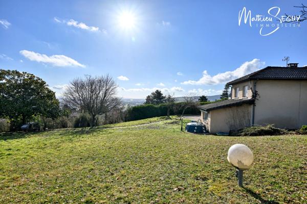 VAUGNERAY - Terrain à bâtir pour une maison P5 à étage + garage