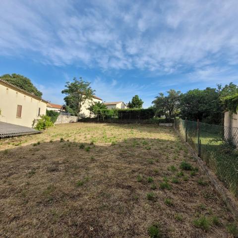 Dpt Gard (30), à vendre secteur Chantilly belle maison mitoyenne à rénover 115m² environ sur un terrain clos de 892m².