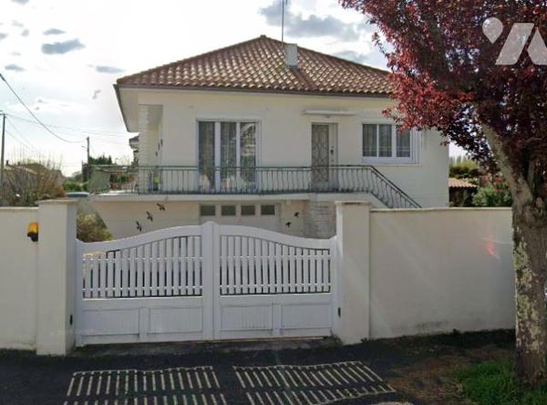 Maison de ville sur sous-sol entièrement aménagé.