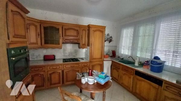 Maison de ville sur sous-sol entièrement aménagé.