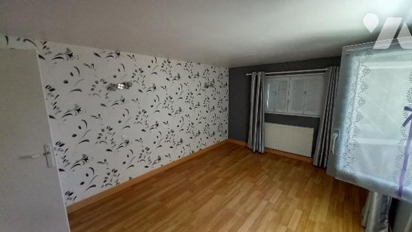 Maison de ville sur sous-sol entièrement aménagé.