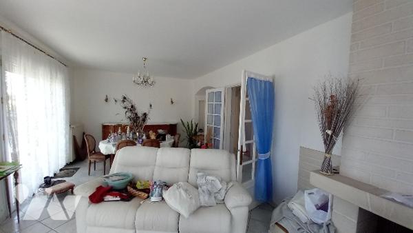 Maison de ville sur sous-sol entièrement aménagé.