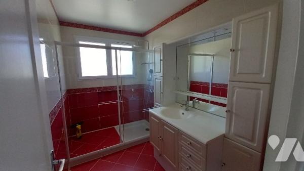 Maison de ville sur sous-sol entièrement aménagé.