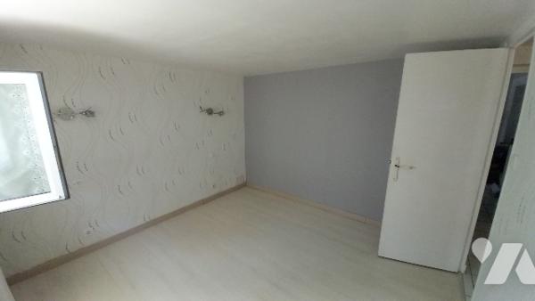 Maison de ville sur sous-sol entièrement aménagé.