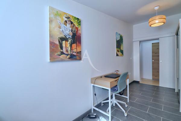 VILLA LUMINEUSE AU CALME AVEC TERRASSE DEPENDANCE GARAGE JARDIN ARBORE PUIT