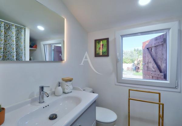 VILLA LUMINEUSE AU CALME AVEC TERRASSE DEPENDANCE GARAGE JARDIN ARBORE PUIT