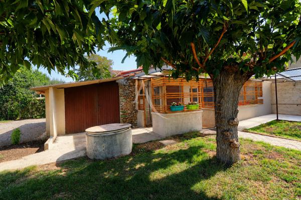 VILLA LUMINEUSE AU CALME AVEC TERRASSE DEPENDANCE GARAGE JARDIN ARBORE PUIT