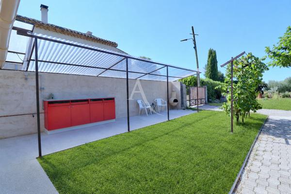 VILLA LUMINEUSE AU CALME AVEC TERRASSE DEPENDANCE GARAGE JARDIN ARBORE PUIT