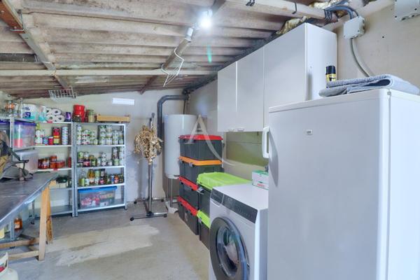 VILLA LUMINEUSE AU CALME AVEC TERRASSE DEPENDANCE GARAGE JARDIN ARBORE PUIT