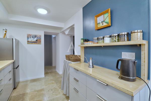 VILLA LUMINEUSE AU CALME AVEC TERRASSE DEPENDANCE GARAGE JARDIN ARBORE PUIT