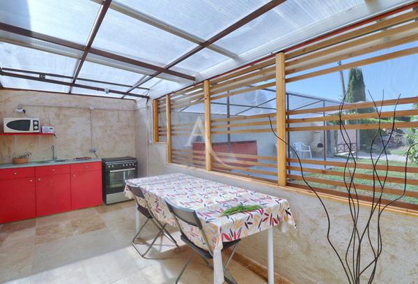VILLA LUMINEUSE AU CALME AVEC TERRASSE DEPENDANCE GARAGE JARDIN ARBORE PUIT