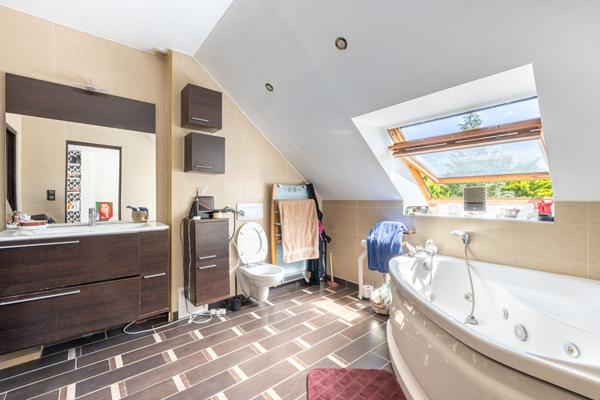 Maison 7 pièce(s) 203 m2