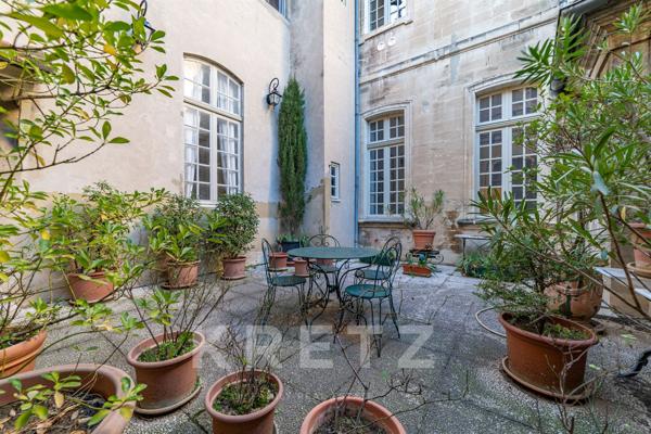 Avignon intra-muros, appartement dans hôtel particulier 18ème avec terrasse