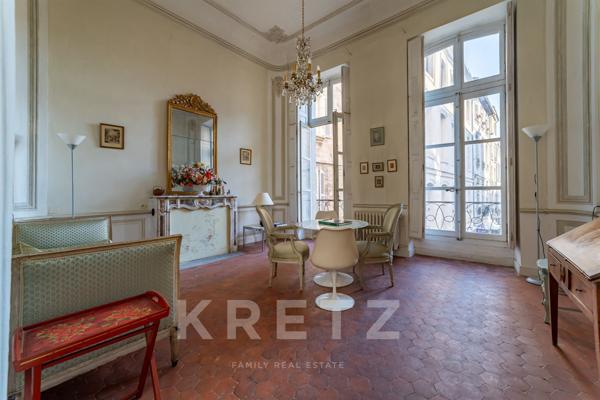 Avignon intra-muros, appartement dans hôtel particulier 18ème avec terrasse