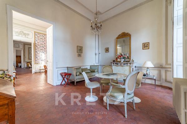 Avignon intra-muros, appartement dans hôtel particulier 18ème avec terrasse