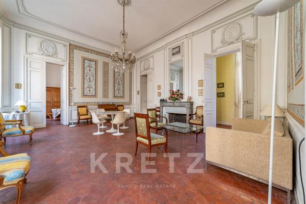 Avignon intra-muros, appartement dans hôtel particulier 18ème avec terrasse