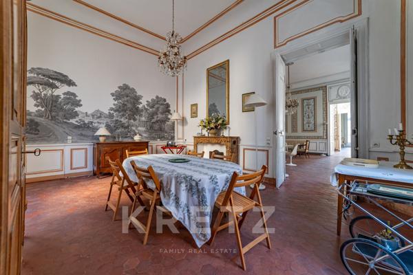 Avignon intra-muros, appartement dans hôtel particulier 18ème avec terrasse