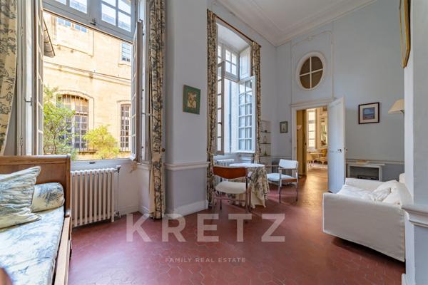 Avignon intra-muros, appartement dans hôtel particulier 18ème avec terrasse