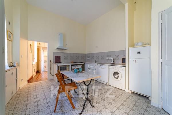 Avignon intra-muros, appartement dans hôtel particulier 18ème avec terrasse