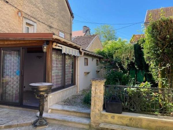 Maison à Châtillon sur seine avec cour et petit terrain bien situé