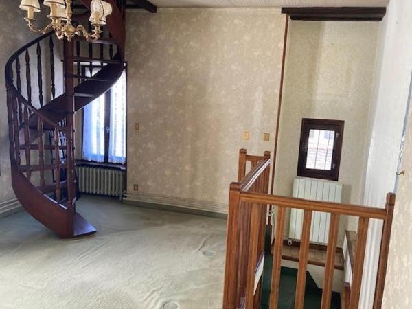 Maison à Châtillon sur seine avec cour et petit terrain bien situé